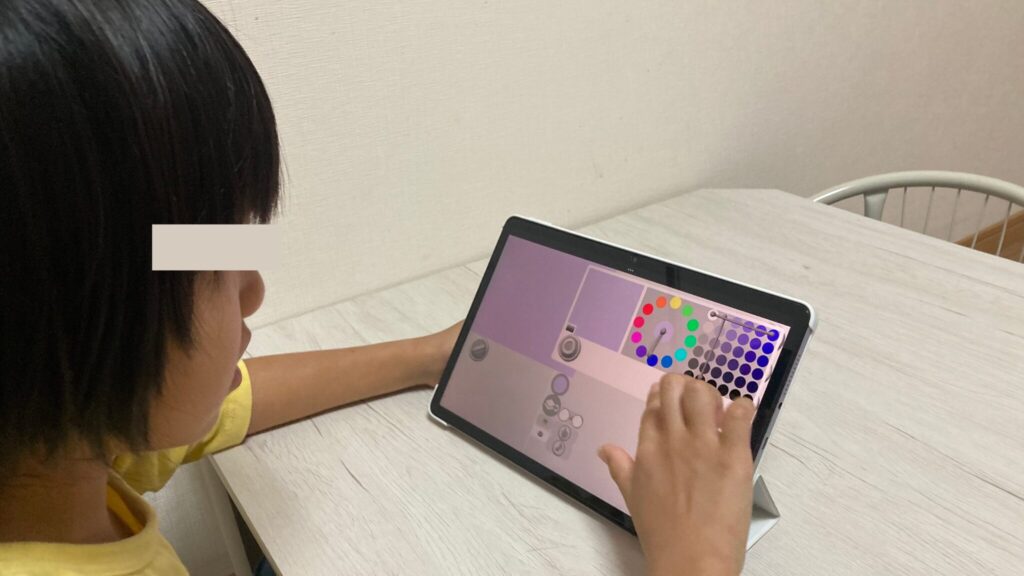 プログラミング　小学生　ビスケット　タブレット