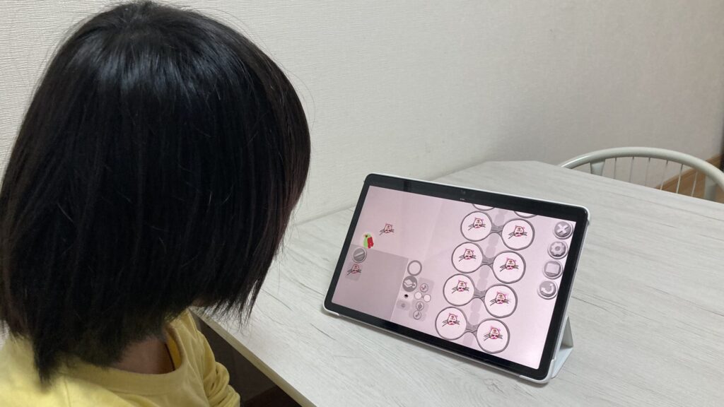 プログラミング　小学生　ビスケット　タブレット