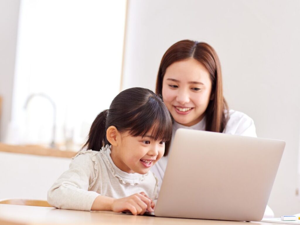 プログラミング　小学生　女の子　タブレット　ipad　親子